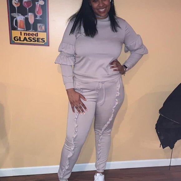 Casual Elegance: Puff Sleeve Top & Ruffle Pants Sweatsuit for Women - XX-Large - Picture 4 of 6